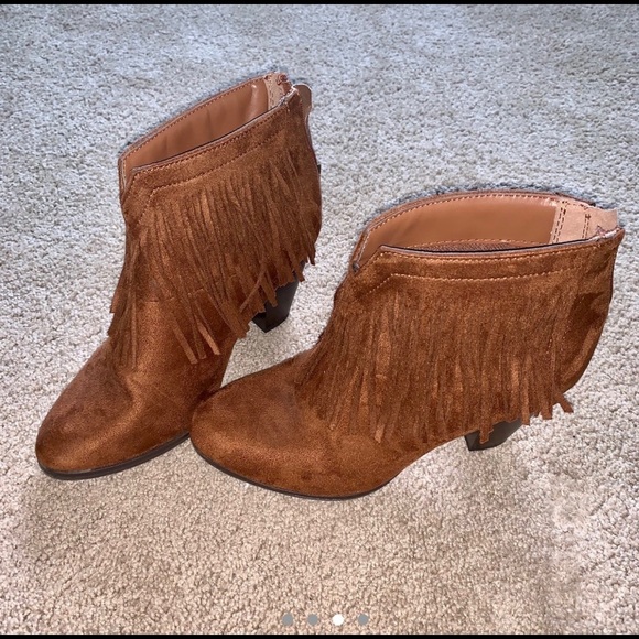 Little brown booties 🤎 - Picture 3 of 4